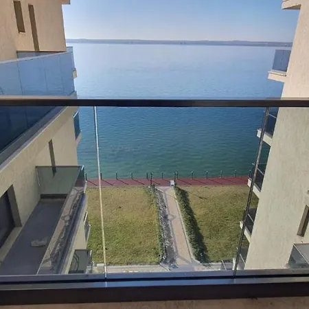 Seaside Escape Solid Apartamento